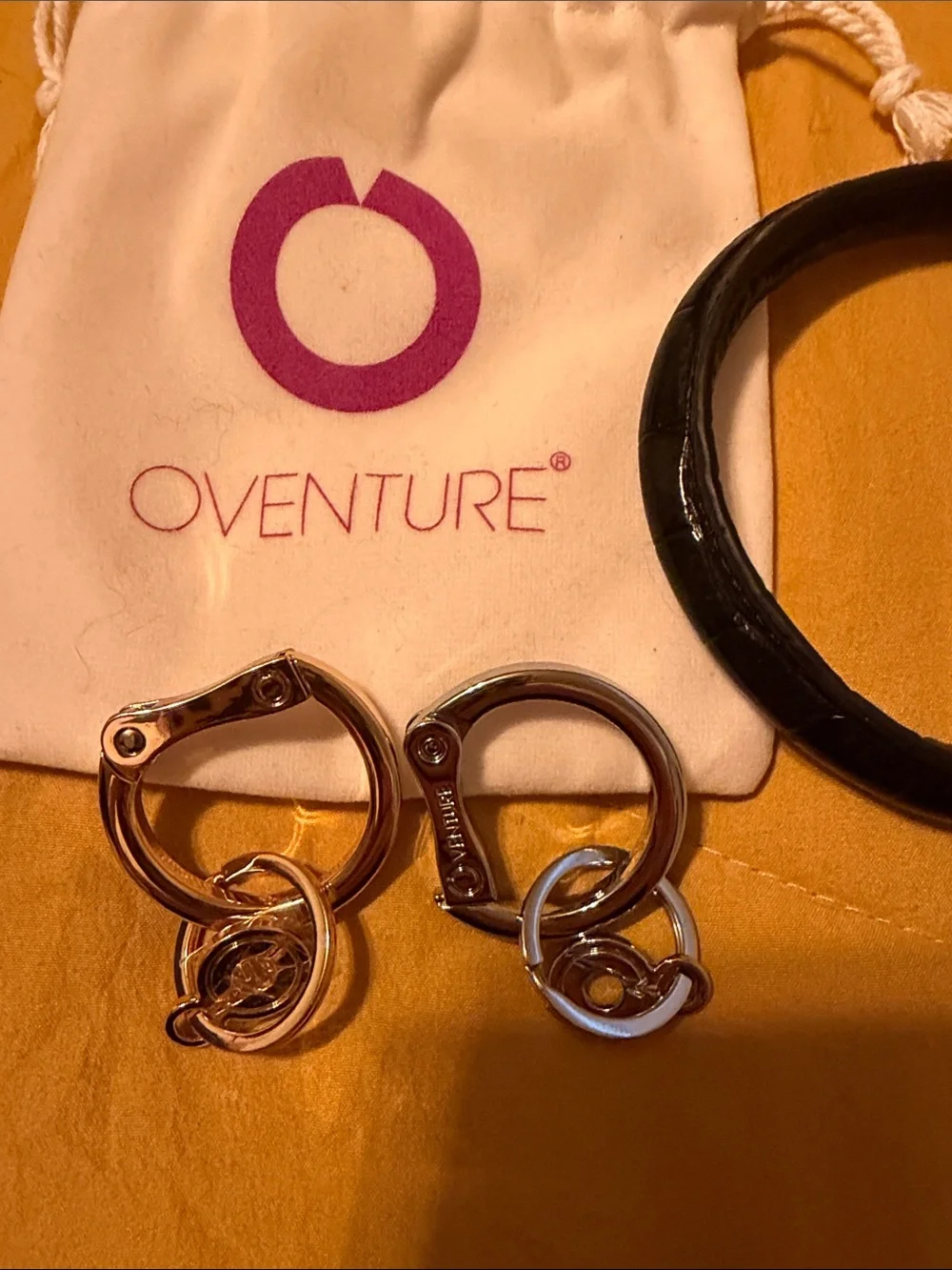 Oventure Key Ring Set with Black leather Bangle